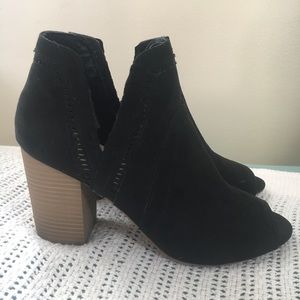 Fergalicious Holiday Cutout Block Heel